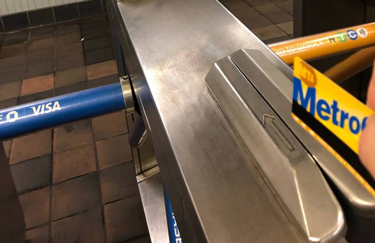 MetroCardは向きに注意！間違えると通れません