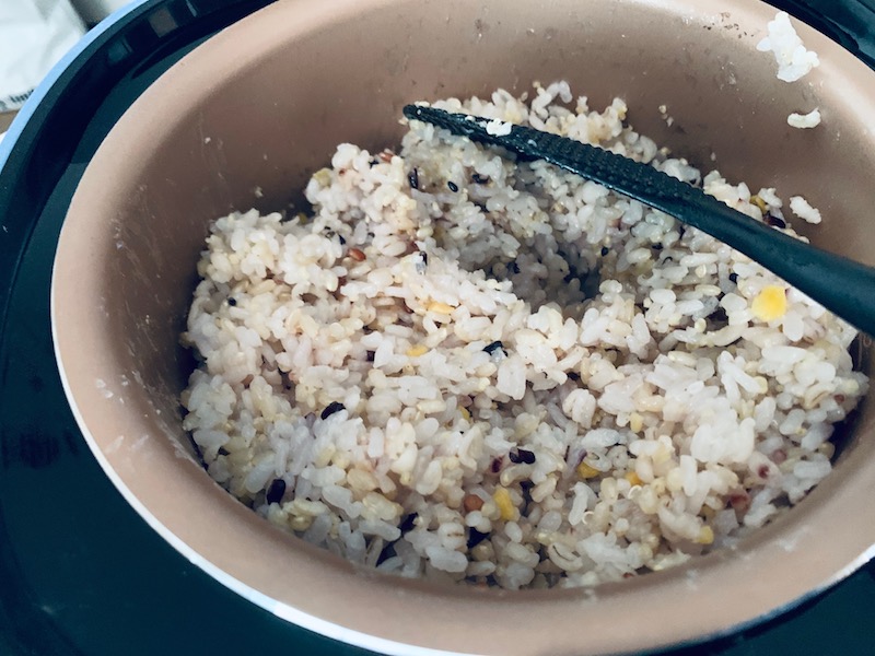 十六穀米と玄米をブレンドして糖質制限