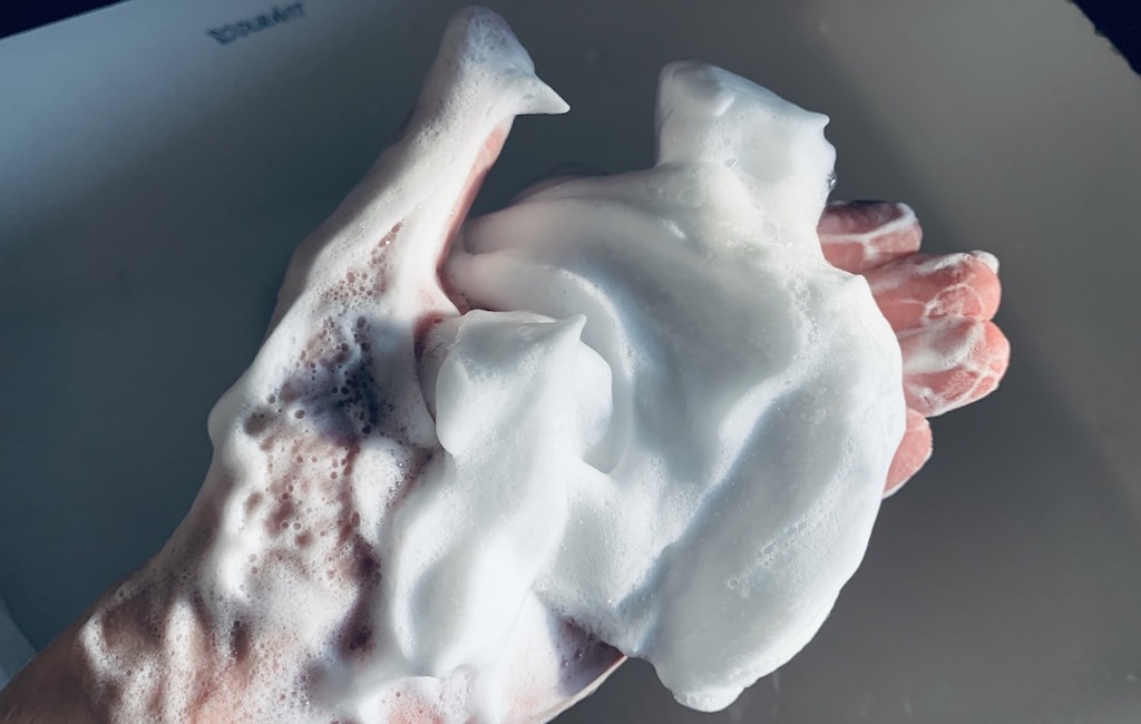 バルクオムの洗顔は10秒くらいで簡単に大量の濃厚な泡の完成